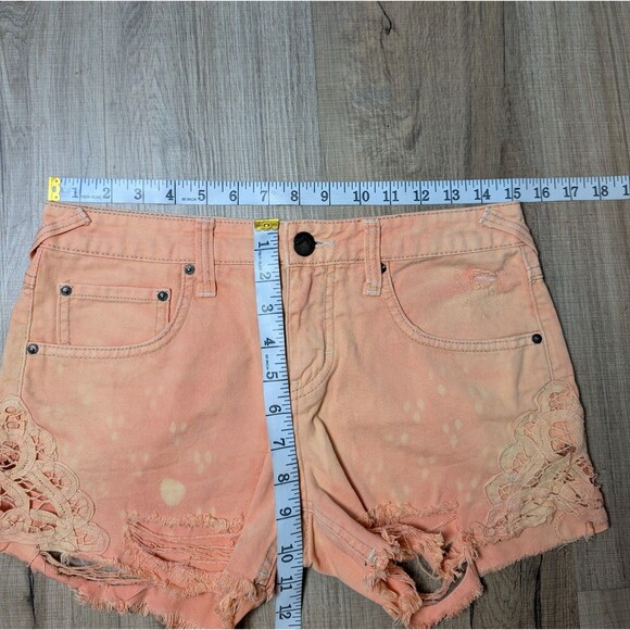 Free People Shorts Size 25 Orange Acid Wash Lace Frayed Distressed Denim - Picture 9 of 10
